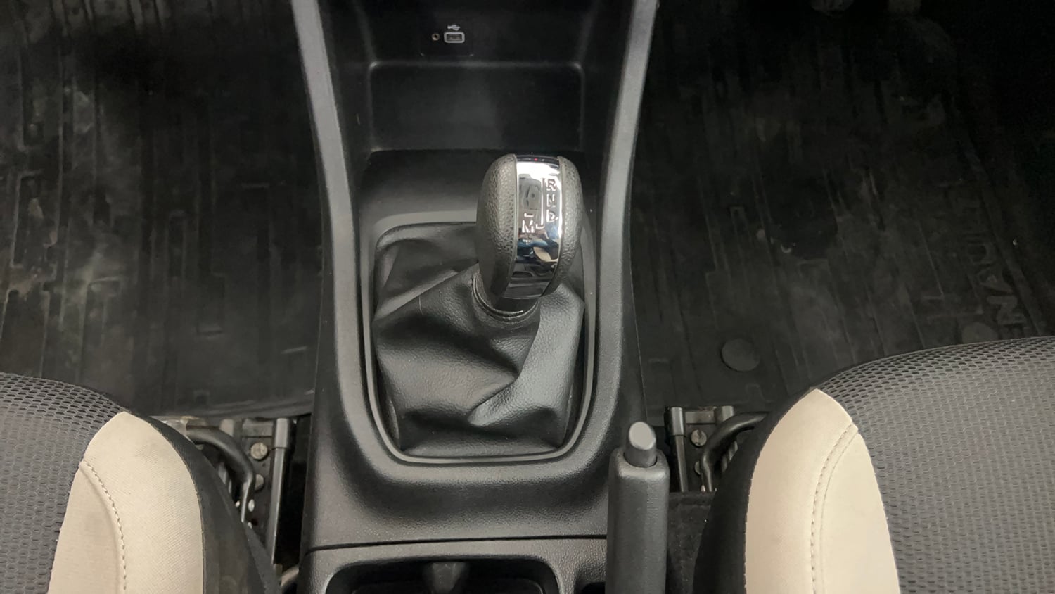 Used 2022 Renault Triber RXT EASY-R AMT Petrol Automatic interior GEAR  KNOB VIEW
