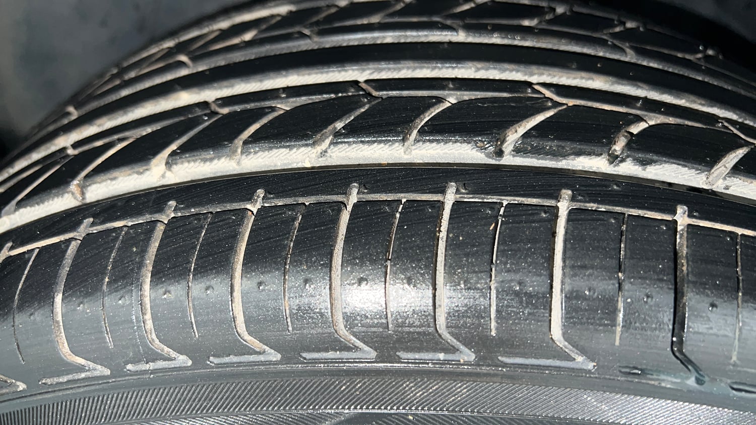 Used 2022 Tata Altroz XZ Petrol Petrol Manual tyres LEFT FRONT TYRE TREAD VIEW