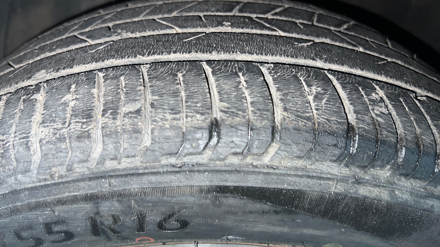 Used 2020 Hyundai i20 Sportz 1.2 MT Petrol Manual tyres LEFT FRONT TYRE TREAD VIEW