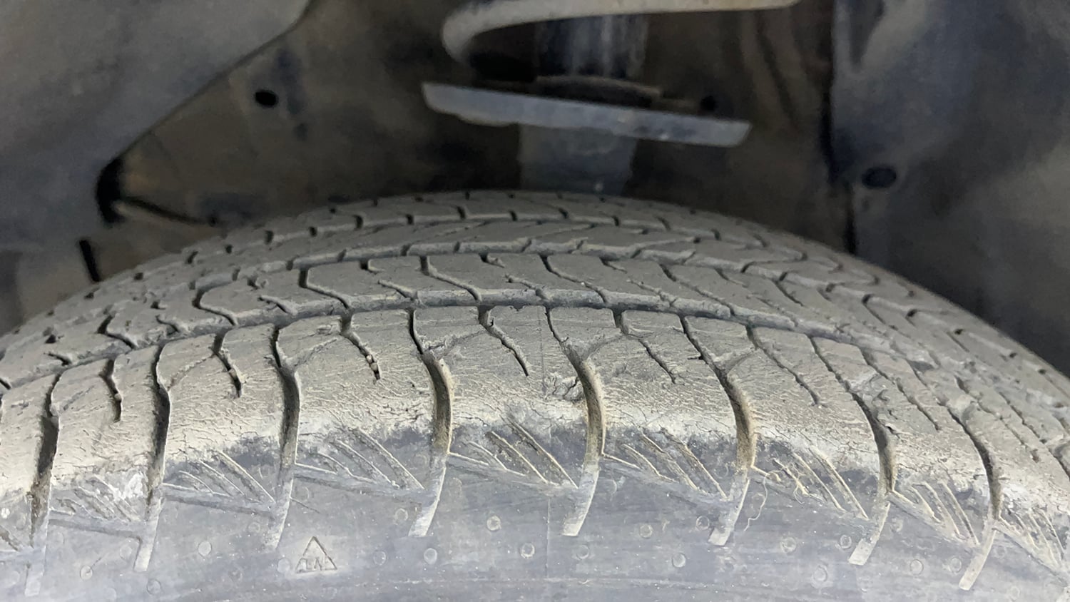 Used 2023 Maruti Suzuki Grand Vitara Alpha Smart Hybrid AT Petrol Automatic tyres LEFT FRONT TYRE TREAD VIEW