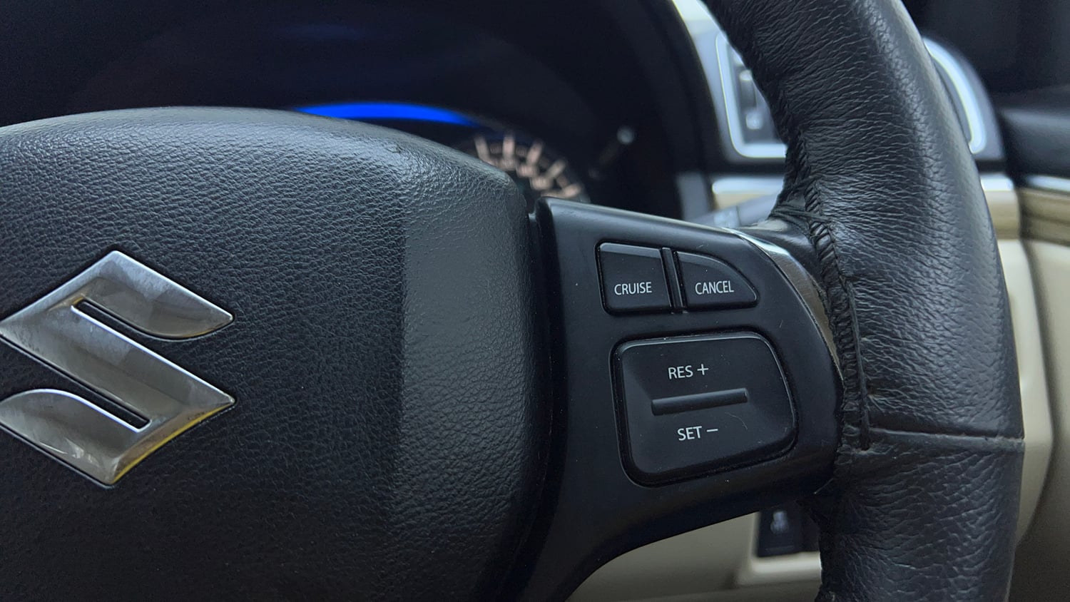 Used 2019 Maruti Suzuki Ciaz Alpha Hybrid 1.5 AT Petrol Automatic top_features Cruise control
