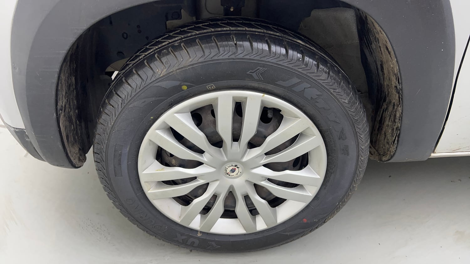 Used 2020 Renault Kwid RXT 1.0 Opt Petrol Manual tyres LEFT FRONT TYRE RIM VIEW