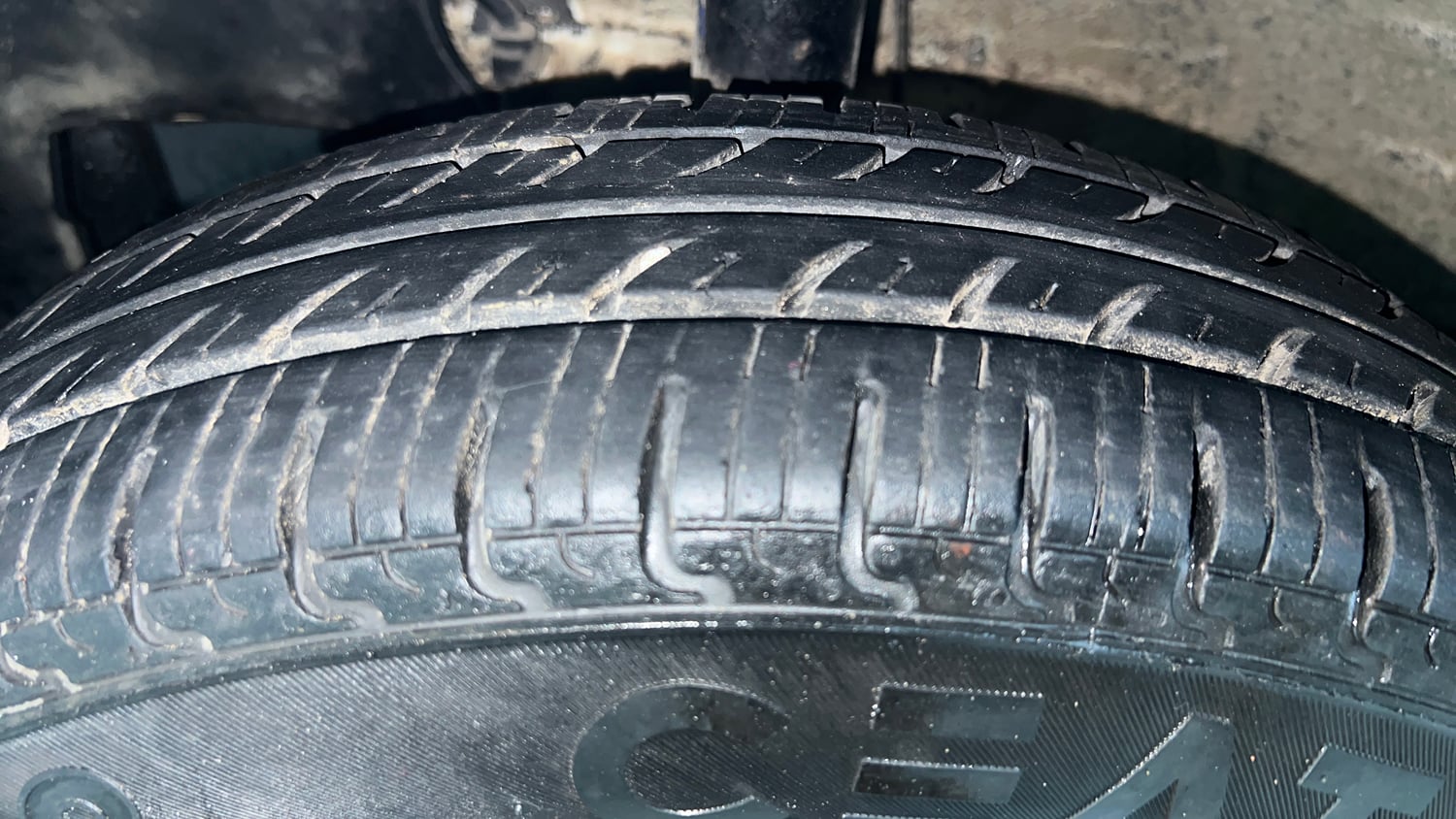 Used 2020 Maruti Suzuki Wagon R 1.0 LXi 1.0 Petrol Manual tyres LEFT FRONT TYRE TREAD VIEW