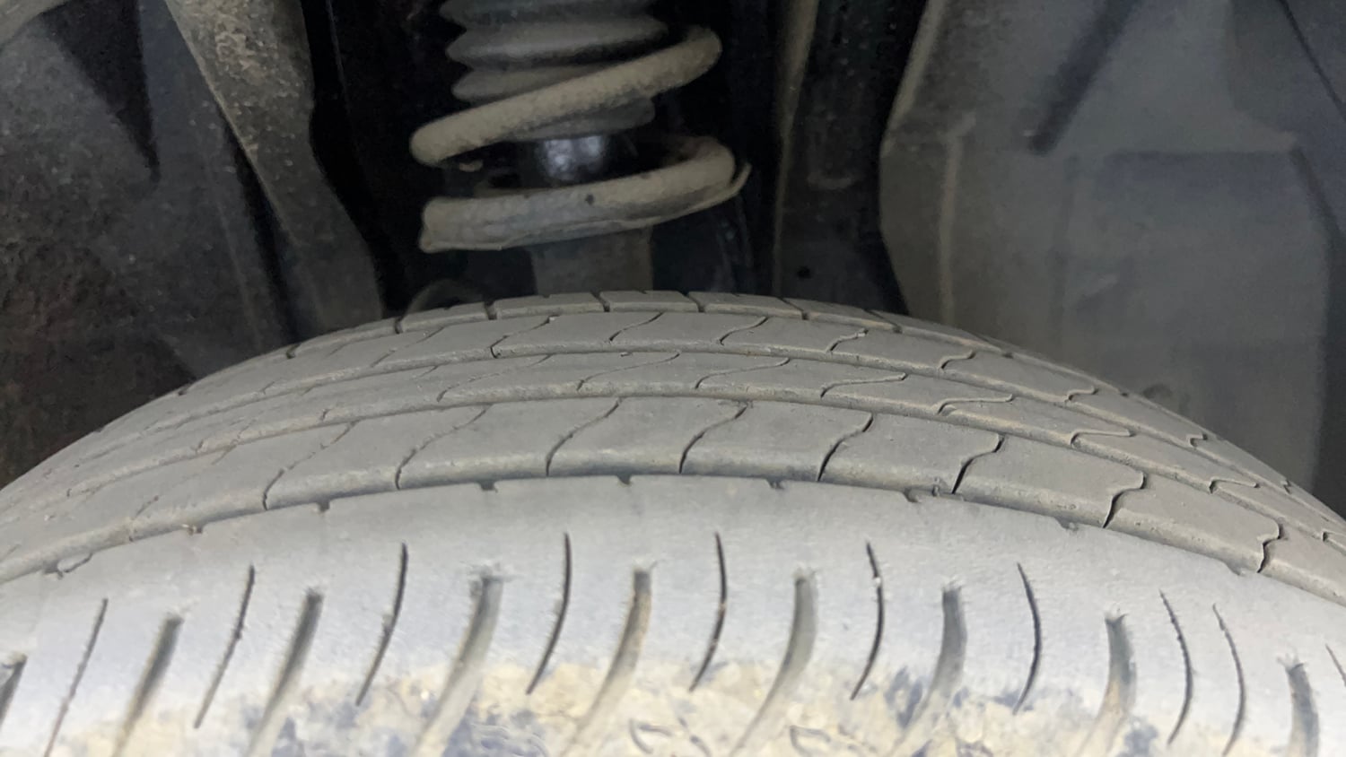 Used 2023 Renault Kiger RXZ AMT Petrol Automatic tyres RIGHT FRONT TYRE TREAD VIEW
