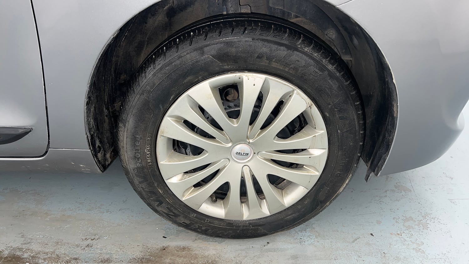 Used 2022 Maruti Suzuki Baleno Delta Petrol Manual tyres RIGHT FRONT TYRE RIM VIEW