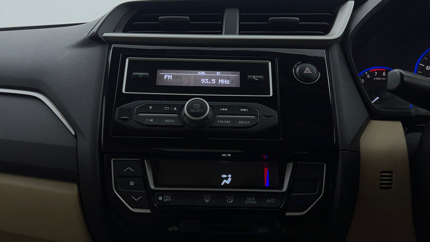 Used 2017 Honda Amaze 1.2 S i-VTEC Petrol Manual top_features Integrated (in-dash) music system