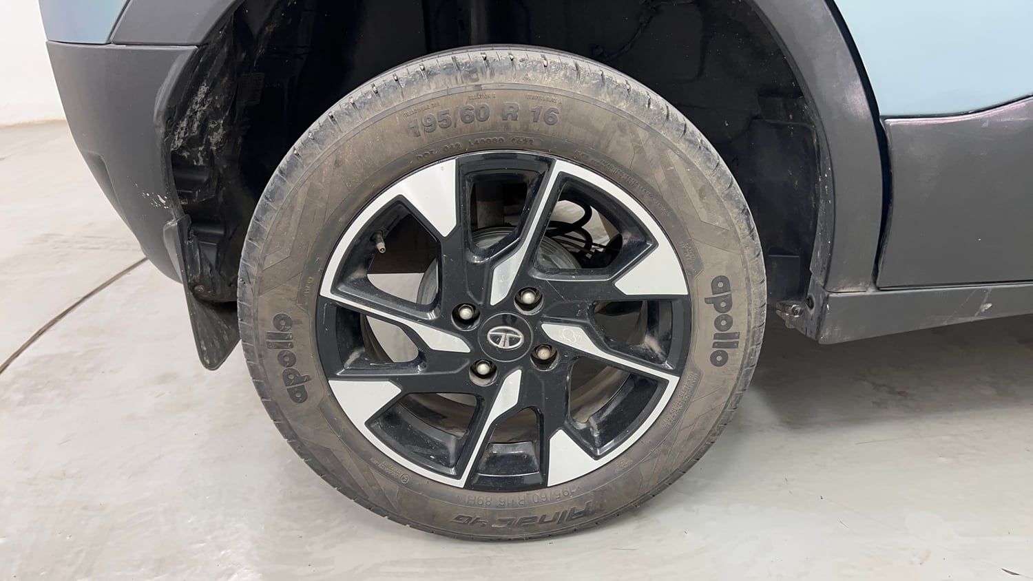 Used 2023 Tata Punch Creative Dual Tone Petrol Manual tyres RIGHT REAR TYRE RIM VIEW