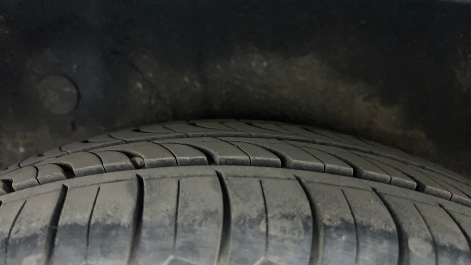 Used 2014 Hyundai i10 Sportz 1.1 iRDE2 Petrol Manual tyres RIGHT REAR TYRE TREAD VIEW