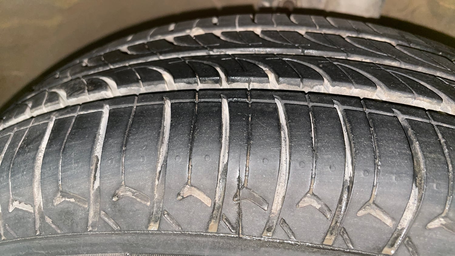 Used 2014 Maruti Suzuki Celerio VXi AMT Petrol Automatic tyres RIGHT FRONT TYRE TREAD VIEW