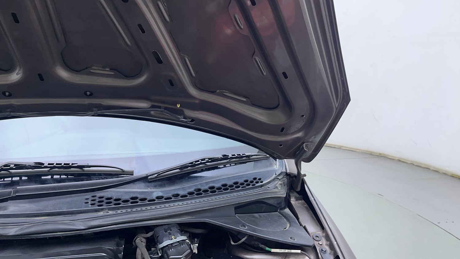 Used 2018 Tata Tiago Revotron XZA Petrol Automatic engine ENGINE LEFT SIDE HINGE & APRON VIEW