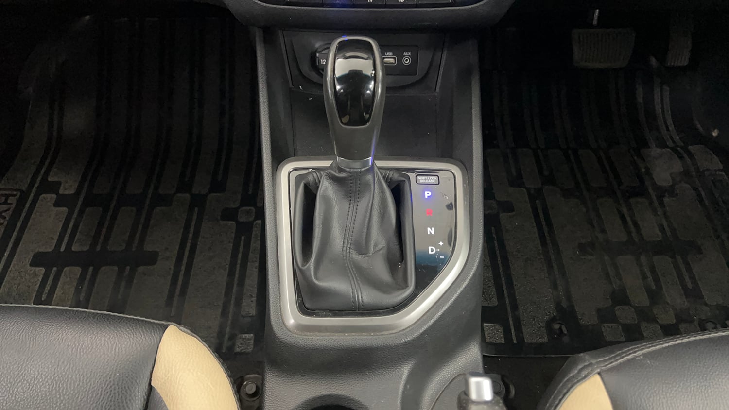 Used 2015 Hyundai Creta 1.6 SX Plus AT Diesel Automatic interior GEAR  KNOB VIEW