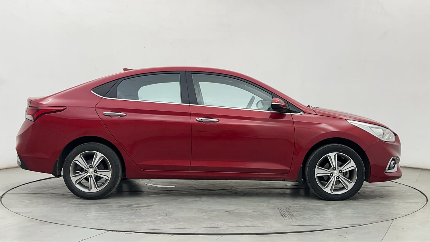 Used 2019 Hyundai Verna SX 1.6 VTVT Petrol Manual exterior RIGHT SIDE VIEW