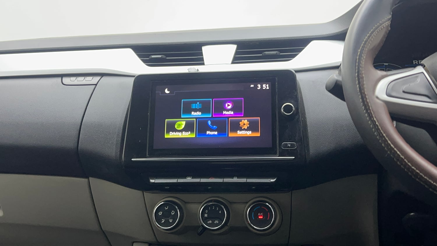Used 2021 Renault Triber RXZ Petrol Manual interior MUSIC SYSTEM & AC CONTROL VIEW