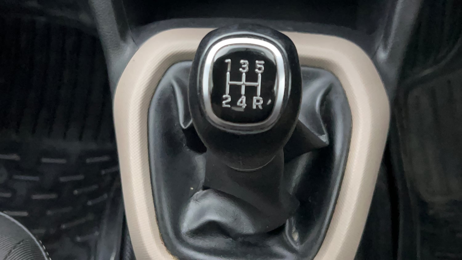 Used 2017 Hyundai Grand i10 Sportz (O) 1.2 Kappa VTVT Petrol Manual interior GEAR  KNOB VIEW