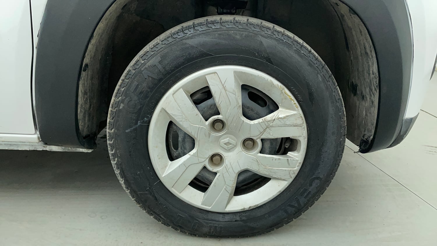 Used 2016 Renault Kwid RXT Petrol Manual tyres RIGHT FRONT TYRE RIM VIEW