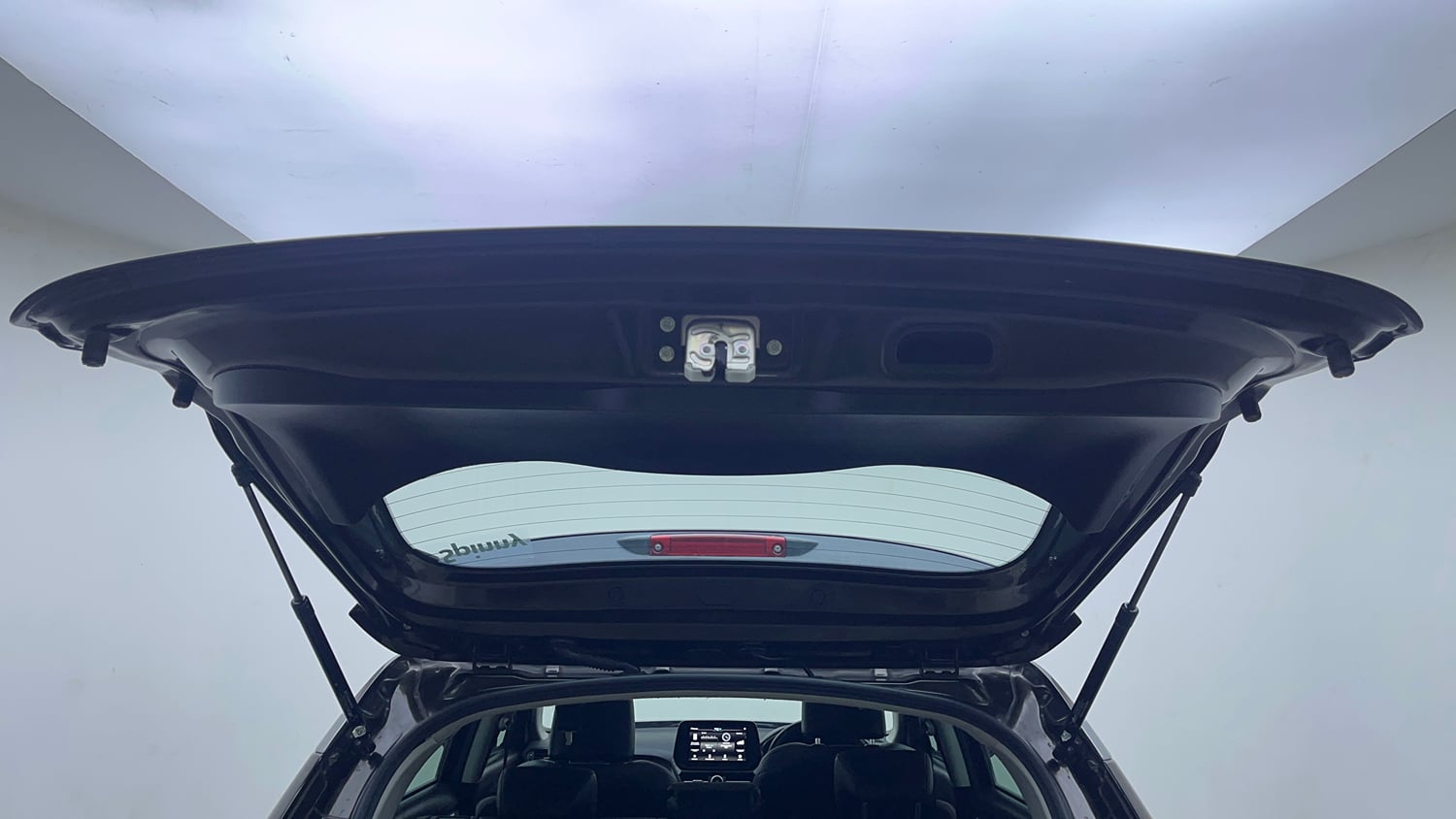 Used 2023 Maruti Suzuki Grand Vitara Alpha Smart Hybrid AT Petrol Automatic interior DICKY DOOR OPEN VIEW