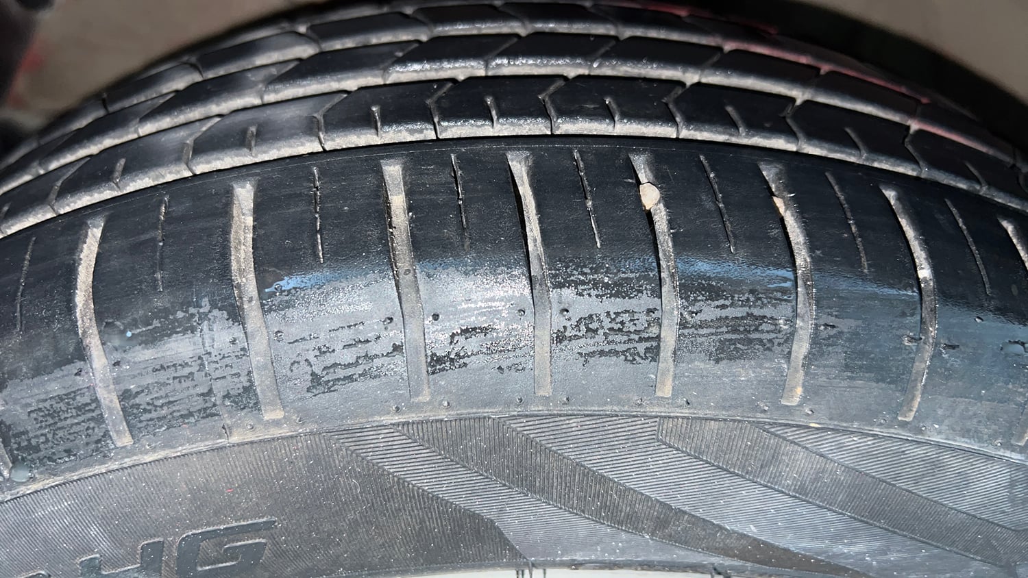 Used 2022 Maruti Suzuki Swift ZXi AMT Petrol Automatic tyres LEFT FRONT TYRE TREAD VIEW