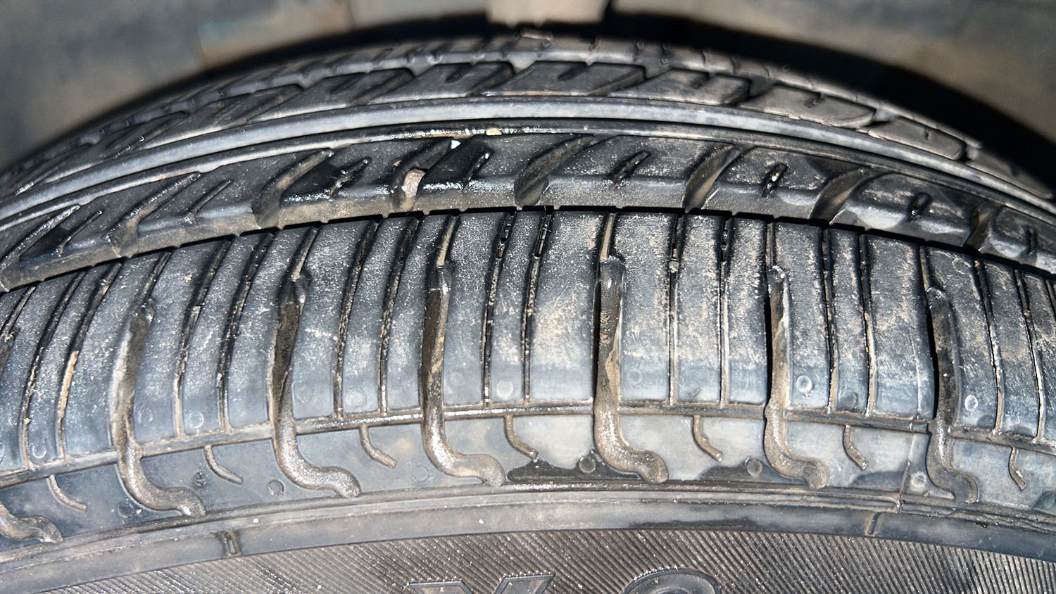 Used 2021 Renault Kwid RXT 1.0 Opt Petrol Manual tyres LEFT FRONT TYRE TREAD VIEW