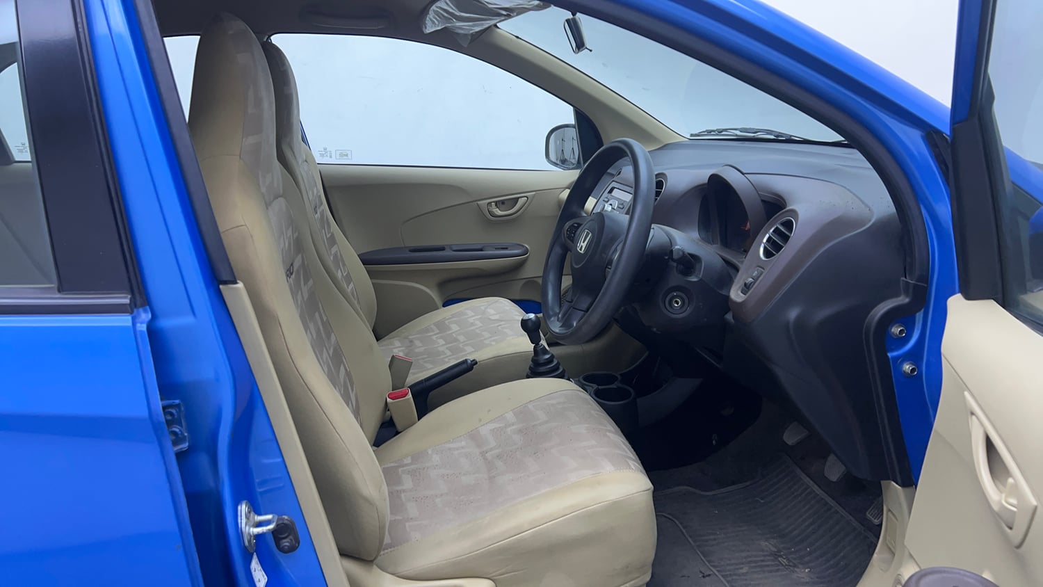 Used 2013 Honda Brio S MT Petrol Manual interior RIGHT SIDE FRONT DOOR CABIN VIEW