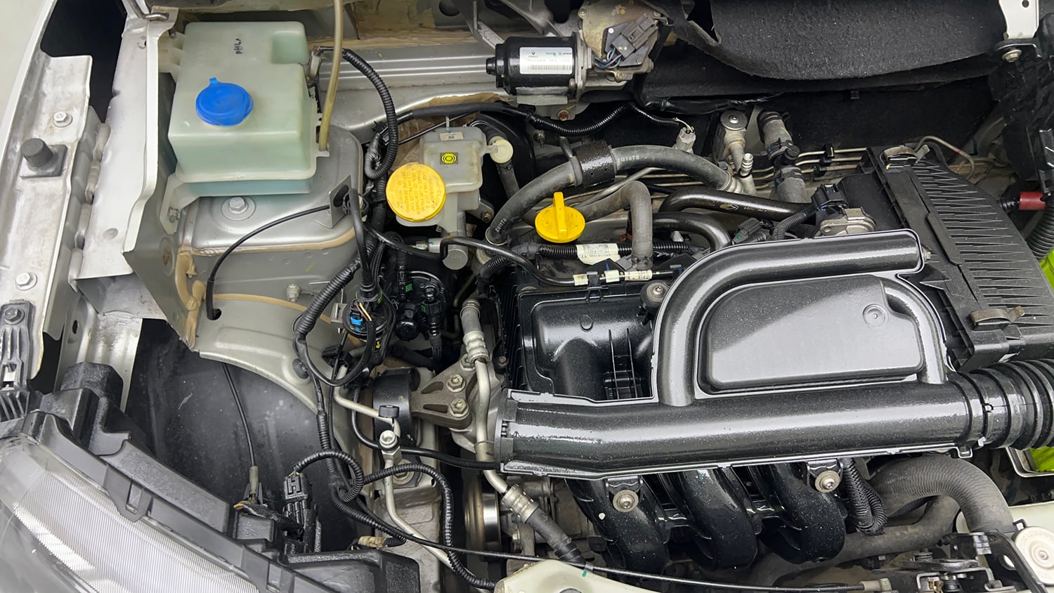 Used 2020 Renault Kwid RXT 1.0 Opt Petrol Manual engine ENGINE RIGHT SIDE VIEW