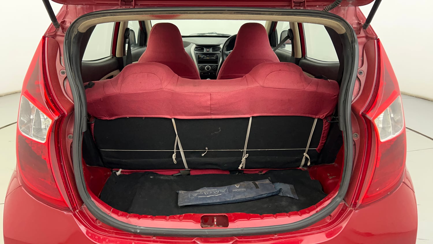 Used 2015 Hyundai Eon Era Petrol Manual interior DICKY INSIDE VIEW