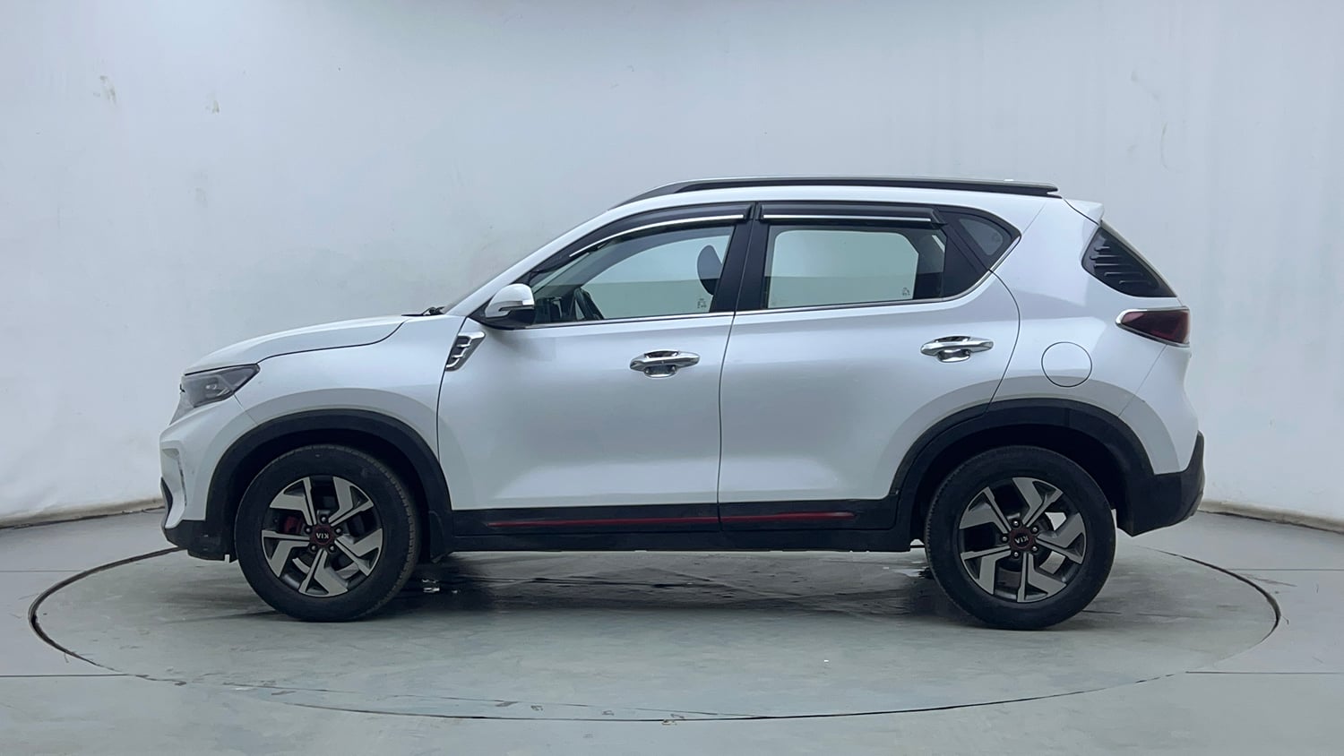 Used 2020 Kia Sonet GTX Plus 1.5 AT Diesel Automatic exterior LEFT SIDE VIEW