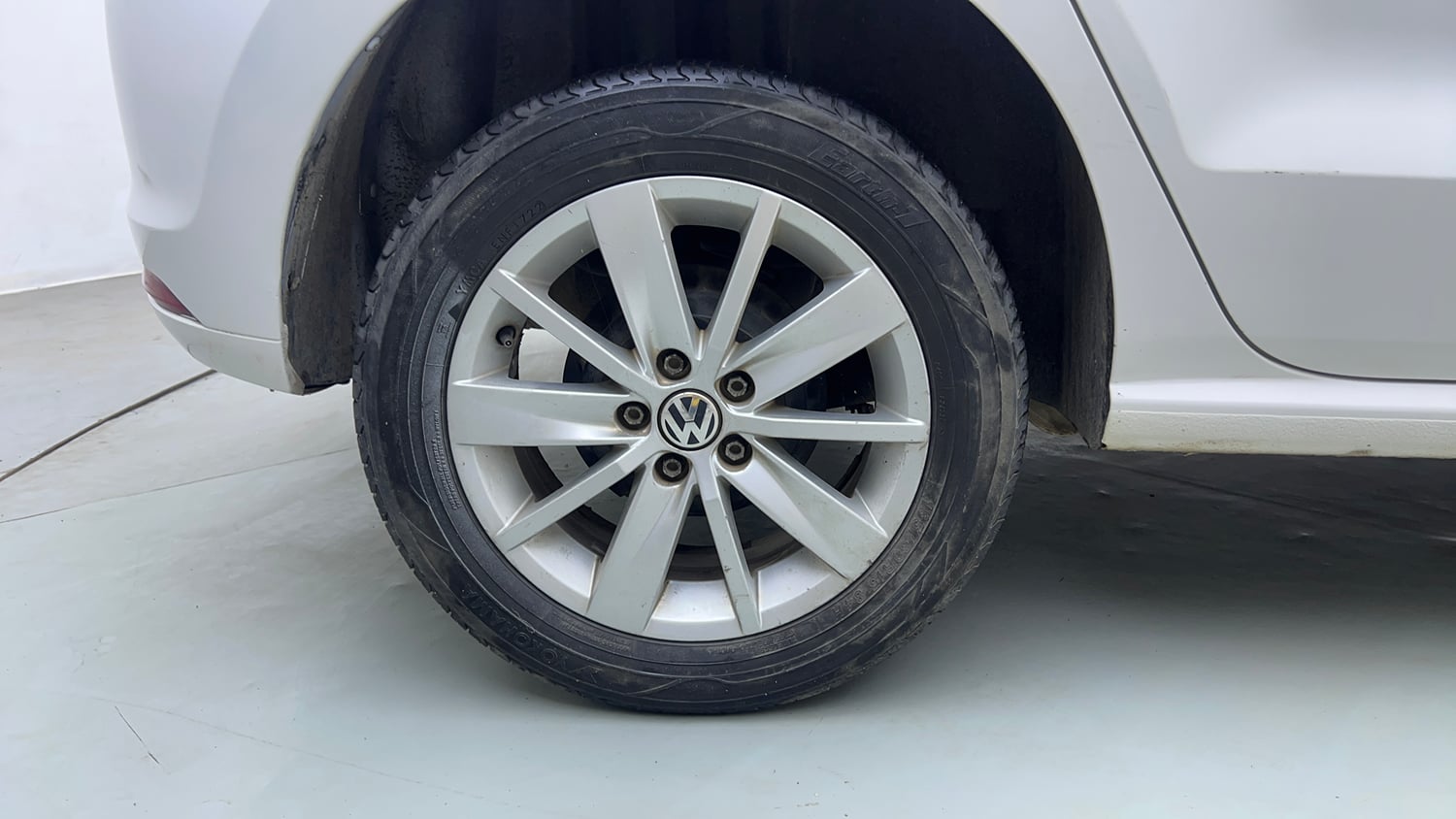 Used 2017 Volkswagen Polo Highline1.2L (P) Petrol Manual tyres RIGHT REAR TYRE RIM VIEW