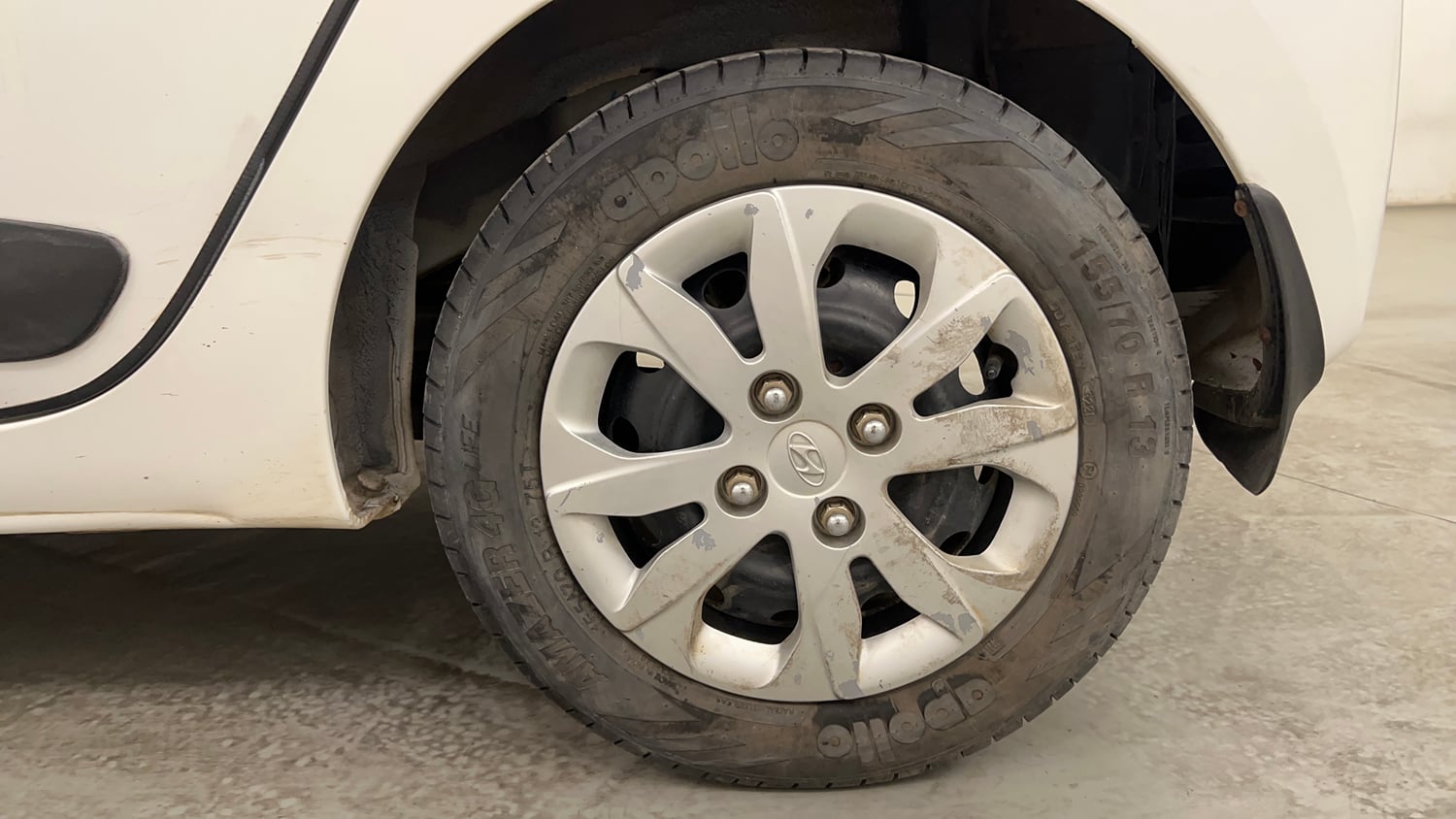 Used 2018 Hyundai Eon Magna + Petrol Manual tyres LEFT REAR TYRE RIM VIEW