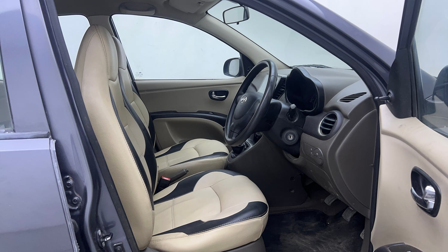 Used 2014 Hyundai i10 Sportz 1.1 iRDE2 Petrol Manual interior RIGHT SIDE FRONT DOOR CABIN VIEW