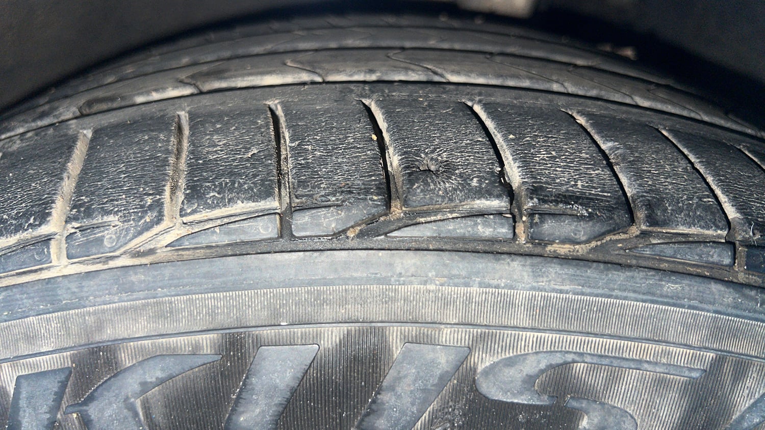 Used 2017 Audi A6 35 TFSI Petrol Automatic tyres LEFT FRONT TYRE TREAD VIEW