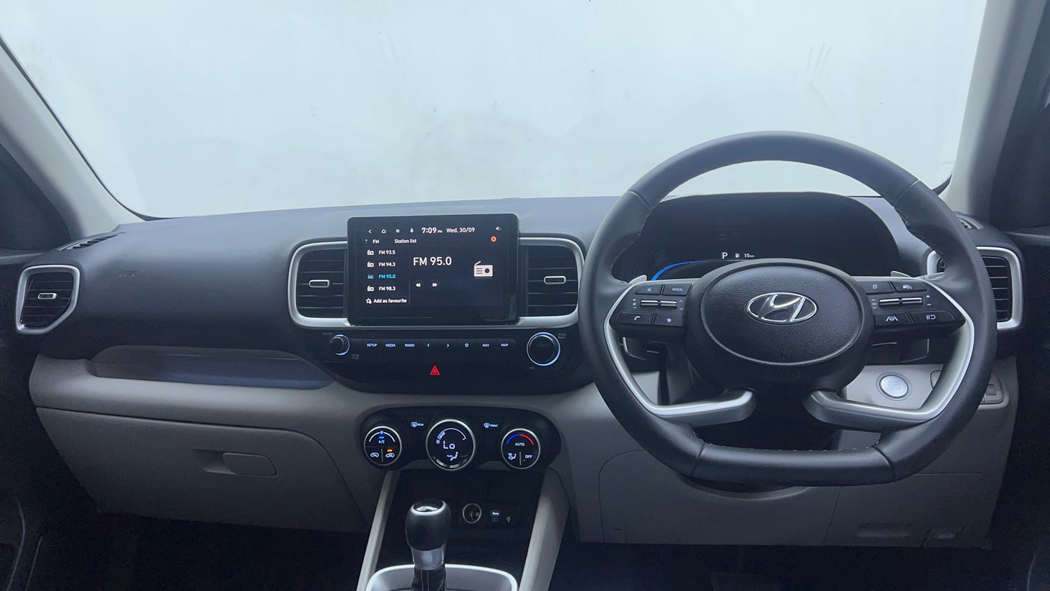 Used 2025 Hyundai Venue SX (O) 1.0 Turbo DCT Petrol Automatic interior DASHBOARD VIEW