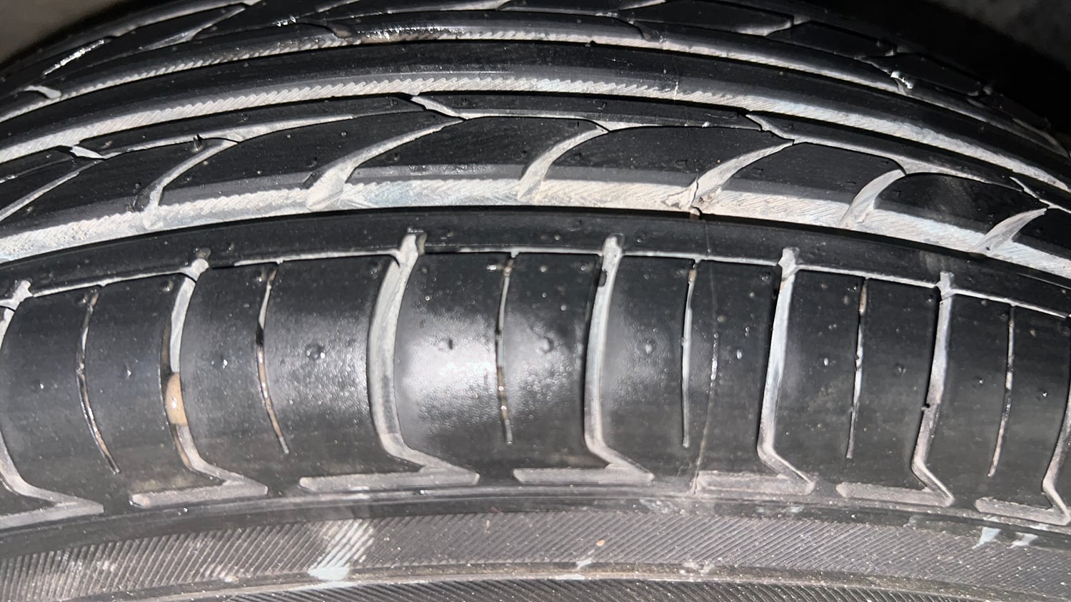 Used 2018 Renault Kwid 1.0 RXT AMT Petrol Automatic tyres RIGHT FRONT TYRE TREAD VIEW
