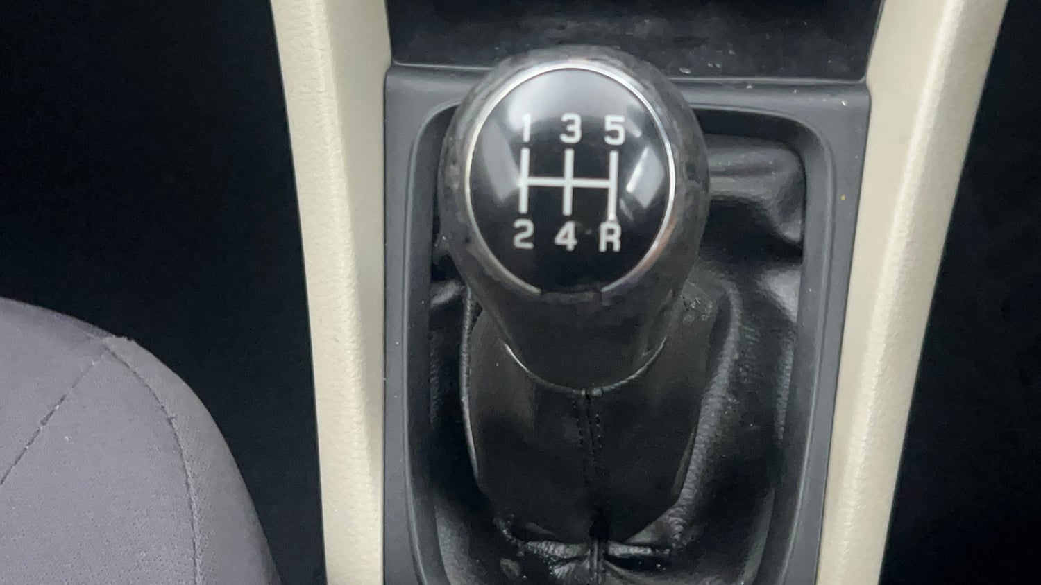 Used 2017 Maruti Suzuki Celerio VXi Petrol Manual interior GEAR  KNOB VIEW