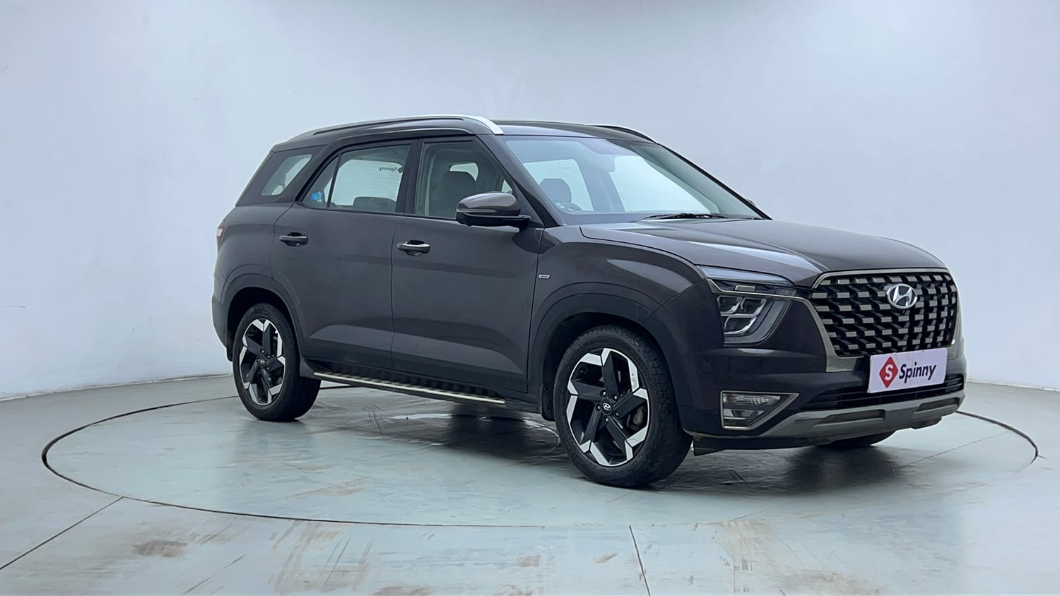 Used 2021 Hyundai Alcazar Platinum (O) 6 STR 2.0 Petrol AT Petrol Automatic exterior RIGHT FRONT CORNER VIEW