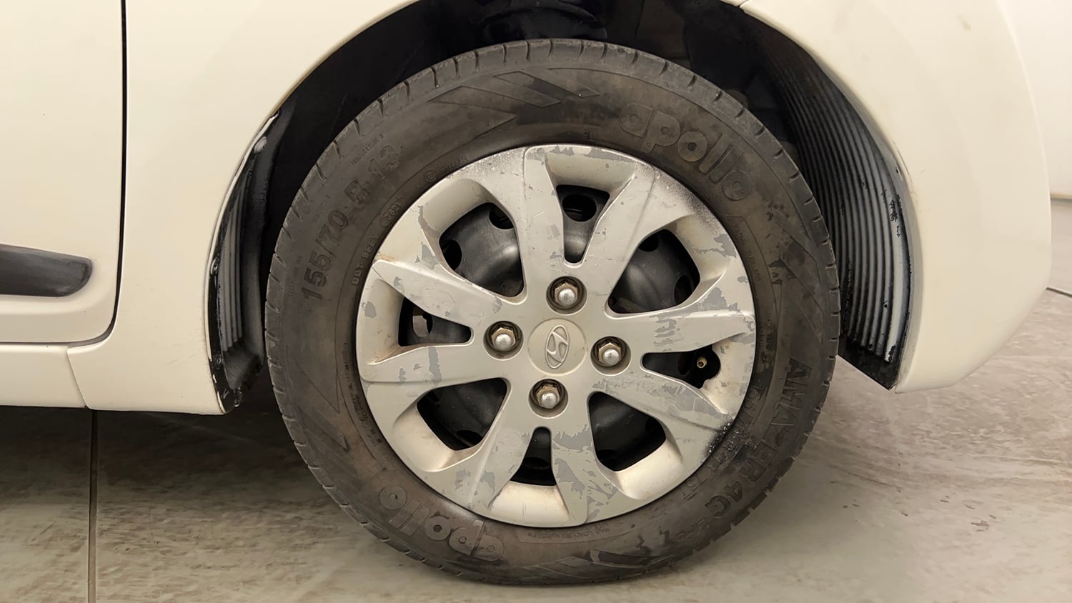 Used 2018 Hyundai Eon Magna + Petrol Manual tyres RIGHT FRONT TYRE RIM VIEW