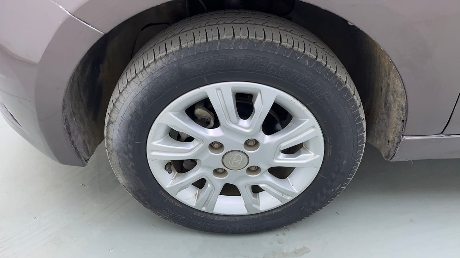 Used 2018 Tata Tiago Revotron XZA Petrol Automatic tyres LEFT FRONT TYRE RIM VIEW