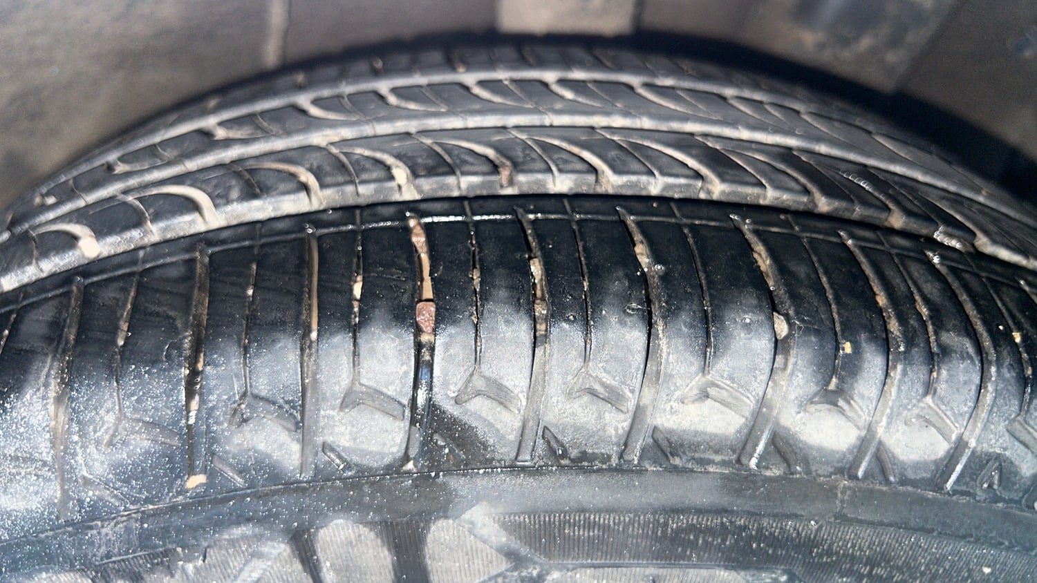 Used 2020 Hyundai Grand i10 Nios Sportz AMT 1.2 Kappa VTVT Petrol Automatic tyres LEFT REAR TYRE TREAD VIEW
