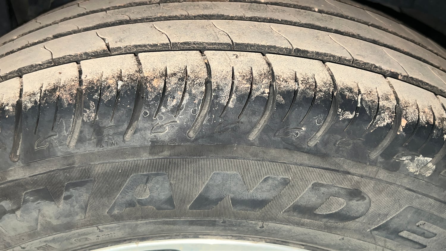 Used 2022 Mahindra XUV 300 W8 (O) 1.2 Petrol Petrol Manual tyres LEFT REAR TYRE TREAD VIEW