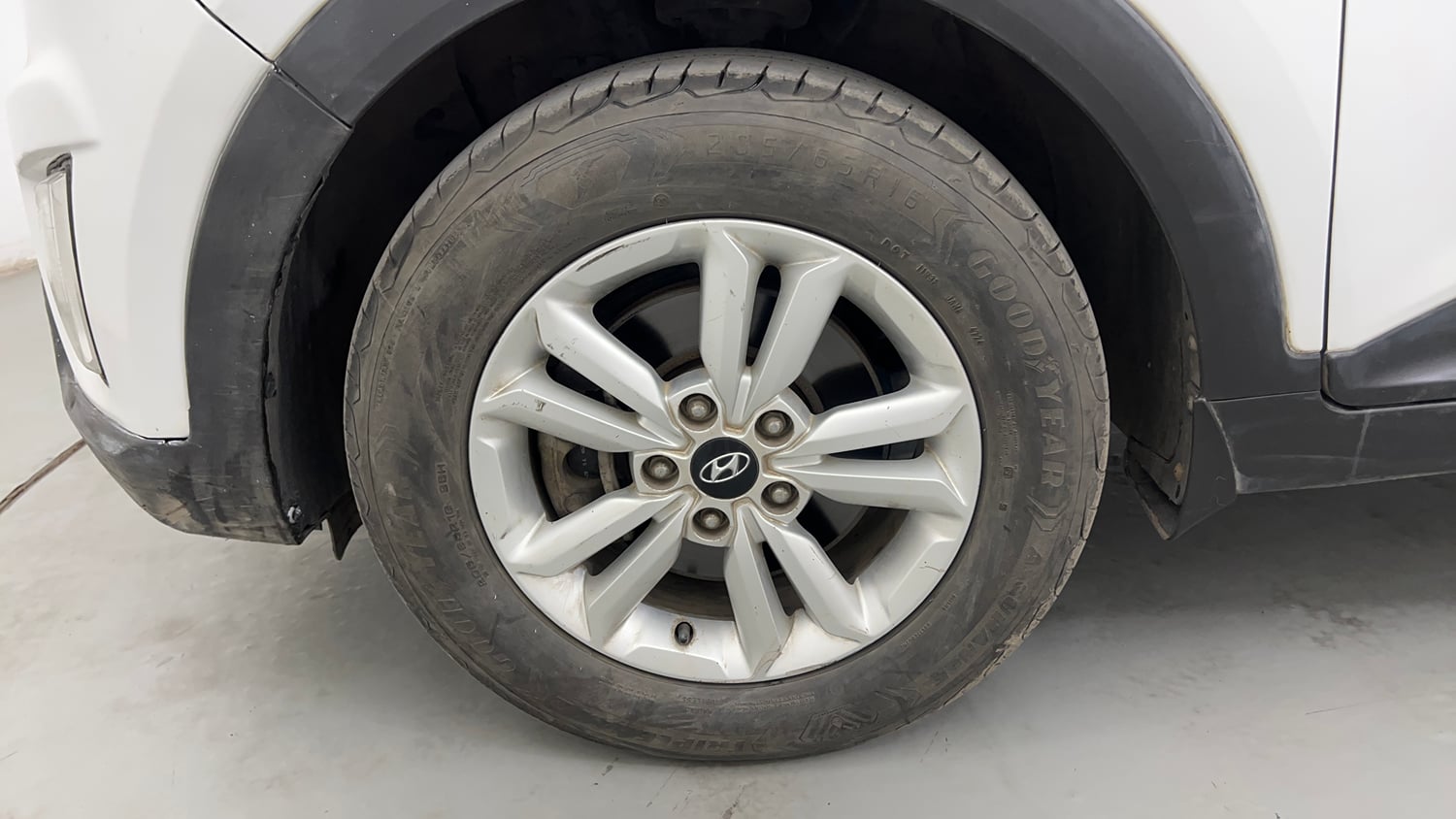 Used 2015 Hyundai Creta 1.6 SX Plus AT Diesel Automatic tyres LEFT FRONT TYRE RIM VIEW