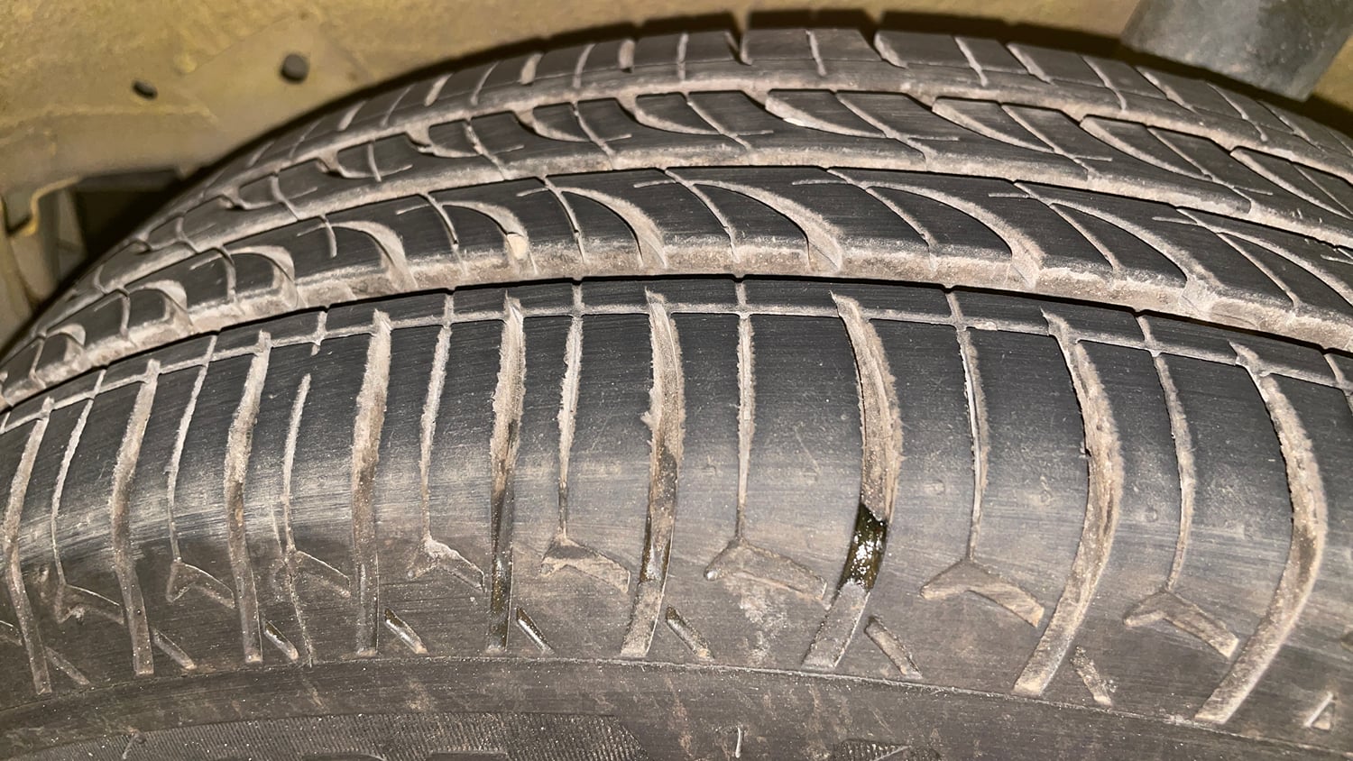 Used 2014 Maruti Suzuki Celerio VXi AMT Petrol Automatic tyres LEFT REAR TYRE TREAD VIEW