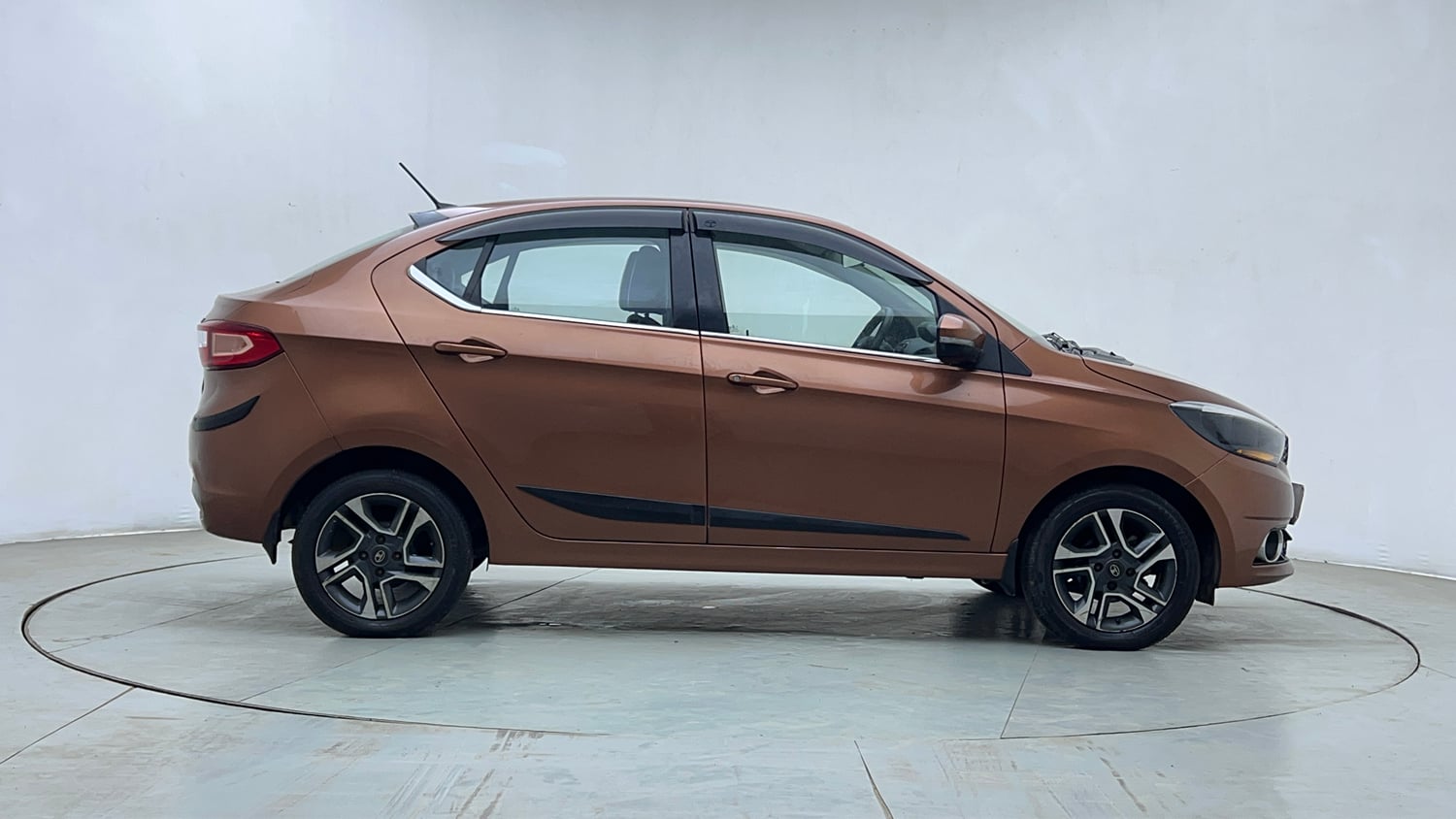 Used 2018 Tata Tigor Revotron XZA Petrol Automatic exterior RIGHT SIDE VIEW