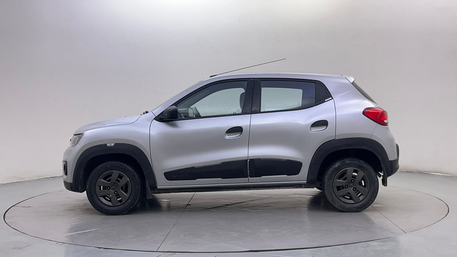 Used 2018 Renault Kwid 1.0 RXT AMT Petrol Automatic exterior LEFT SIDE VIEW