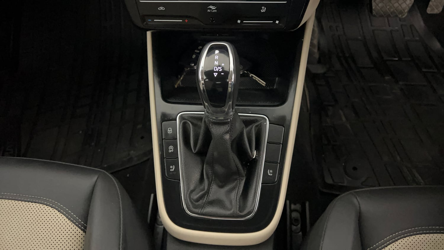 Used 2023 Skoda Slavia Style 1.5L TSI DSG Petrol Automatic interior GEAR  KNOB VIEW