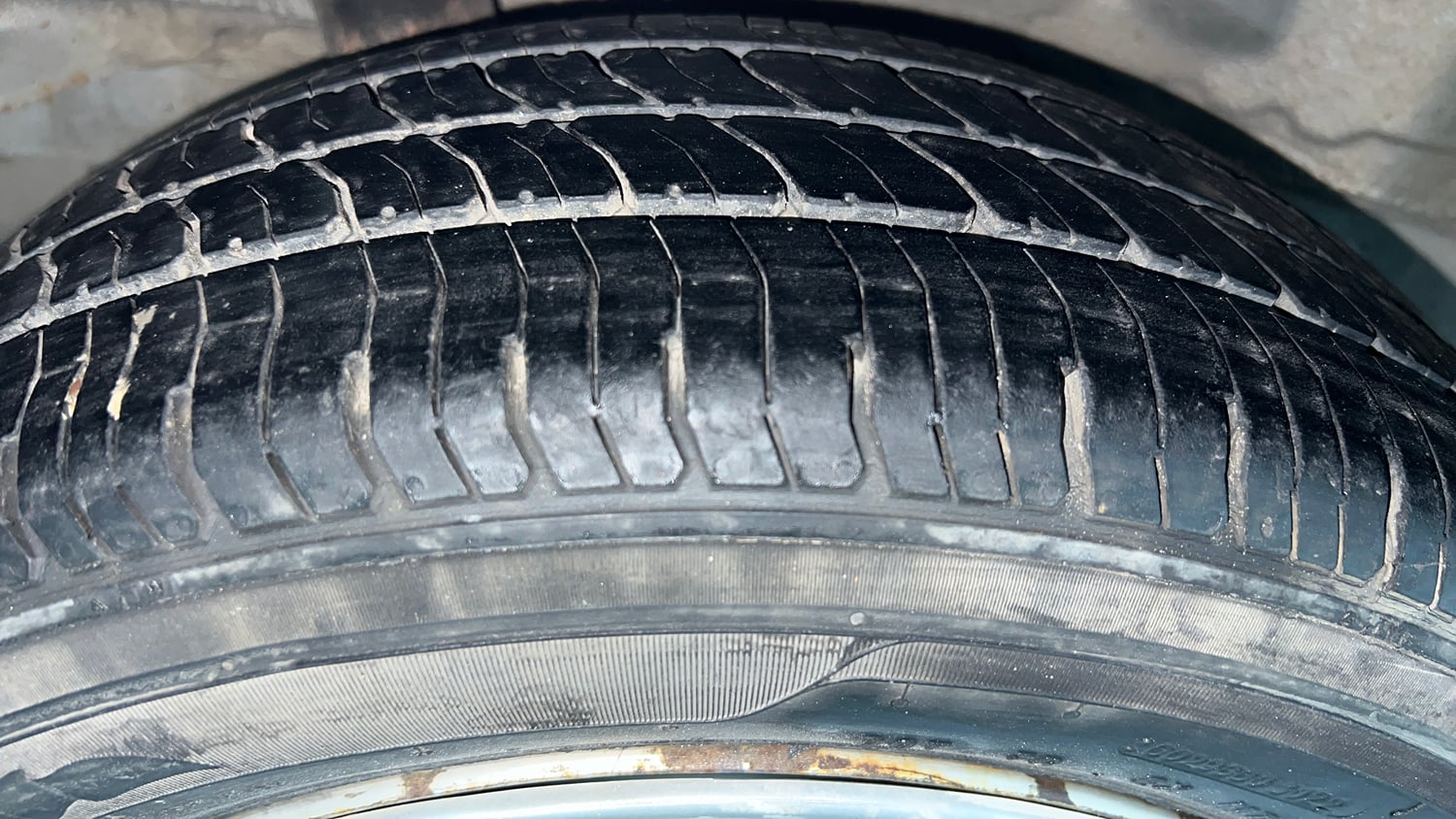 Used 2014 Honda Amaze 1.2 EX i-VTEC Petrol Manual tyres RIGHT REAR TYRE TREAD VIEW