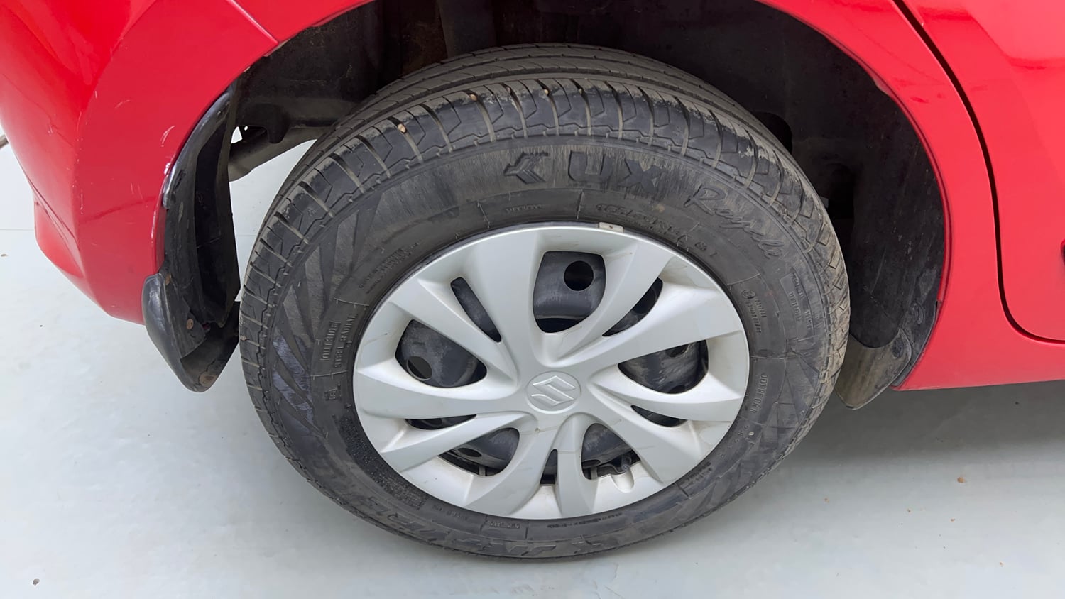 Used 2023 Maruti Suzuki Swift VXi Petrol Manual tyres RIGHT REAR TYRE RIM VIEW