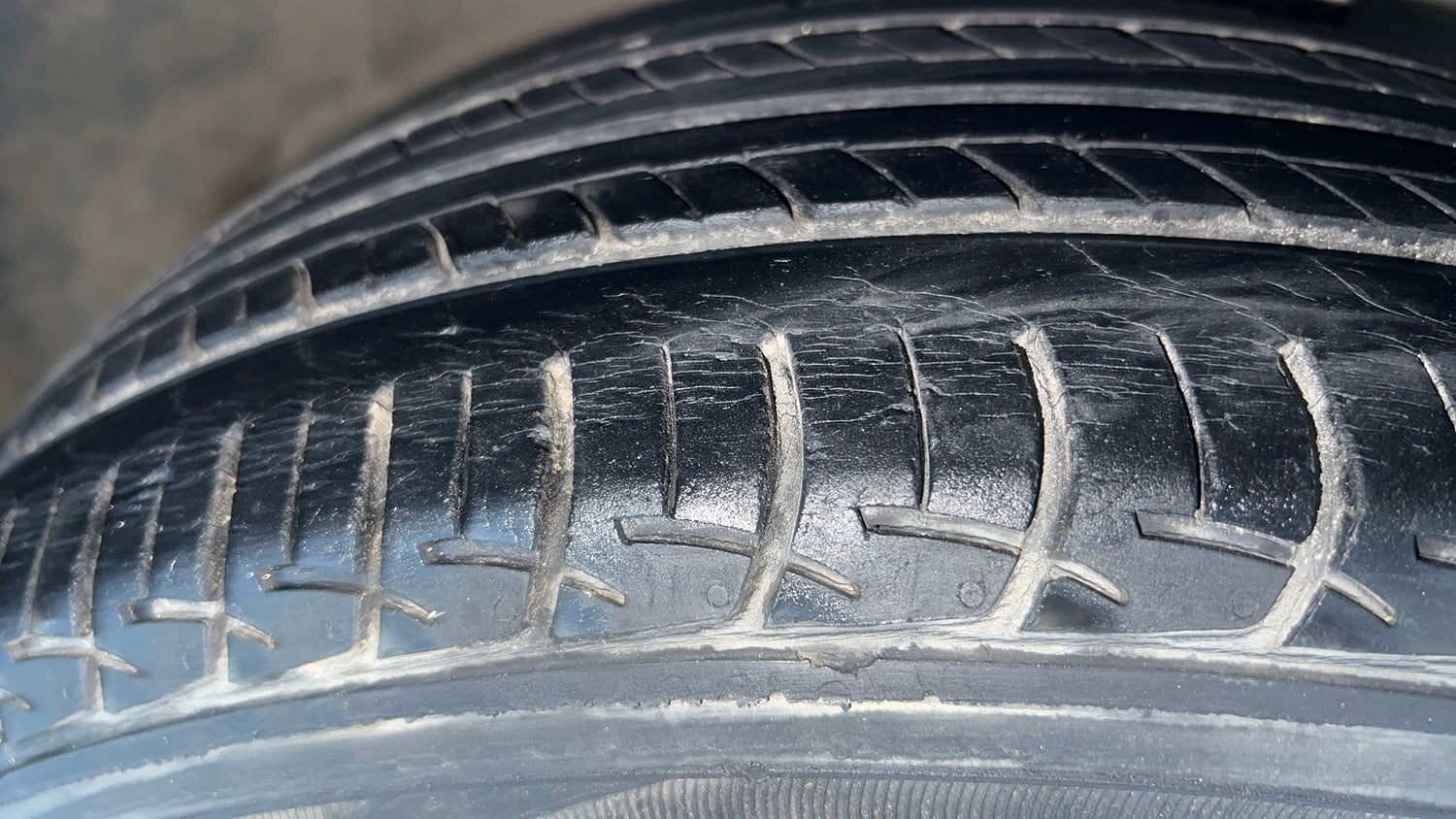 Used 2020 Maruti Suzuki Ciaz Delta Hybrid 1.5 Petrol Manual tyres RIGHT FRONT TYRE TREAD VIEW