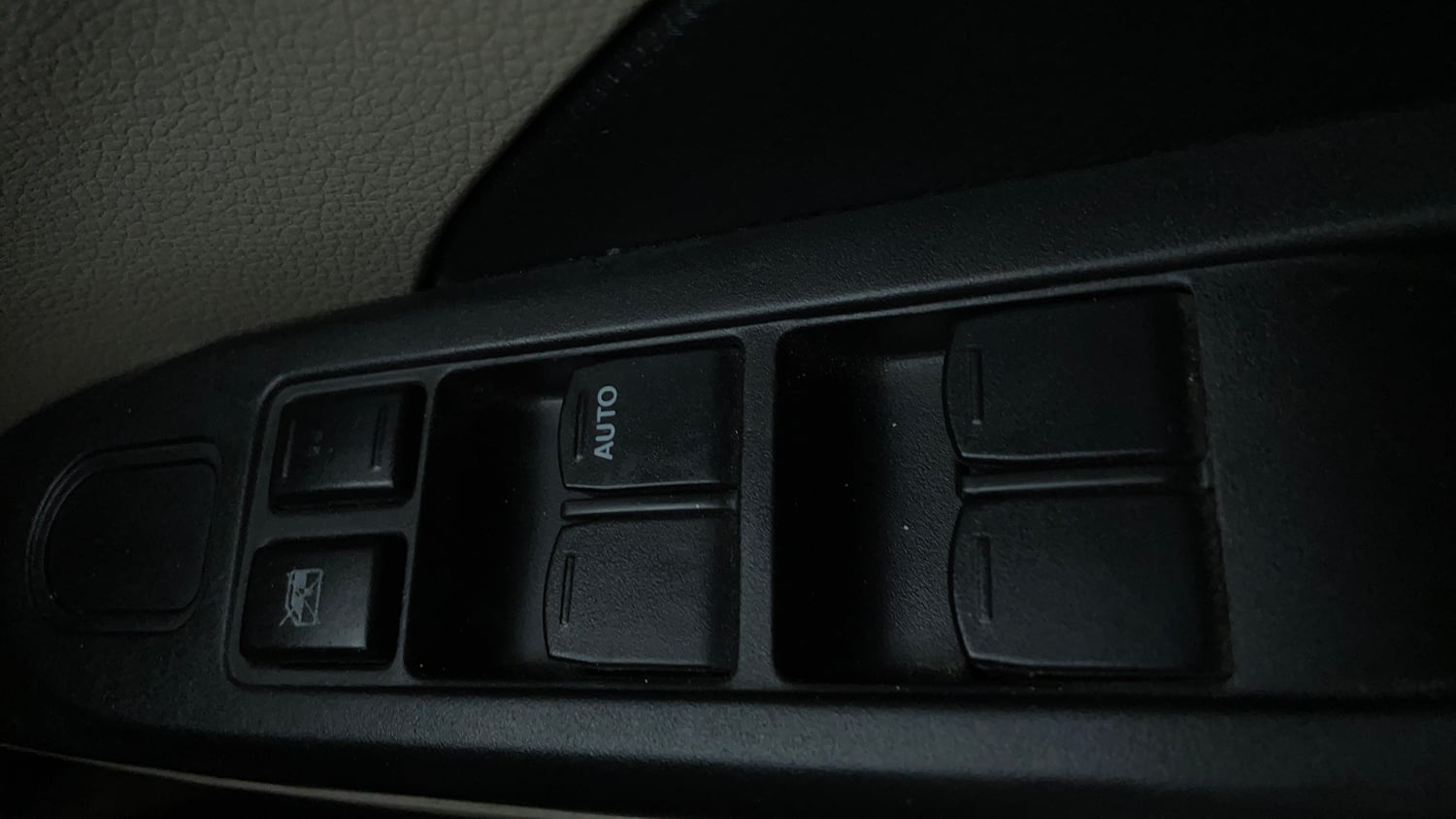 Used 2014 Maruti Suzuki Celerio VXi AMT Petrol Automatic top_features Power windows