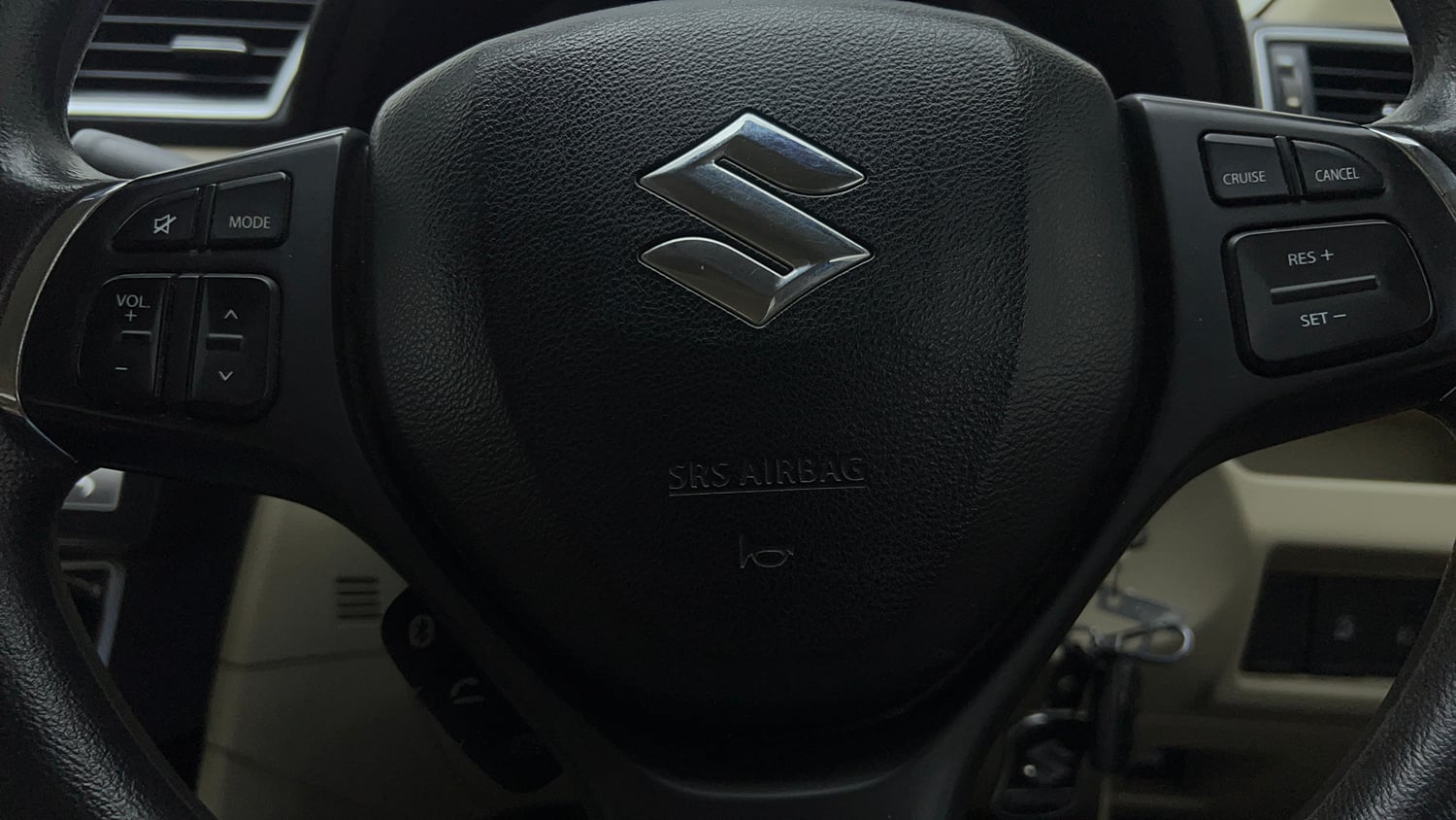 Used 2020 Maruti Suzuki Ciaz Delta Hybrid 1.5 Petrol Manual top_features Airbags