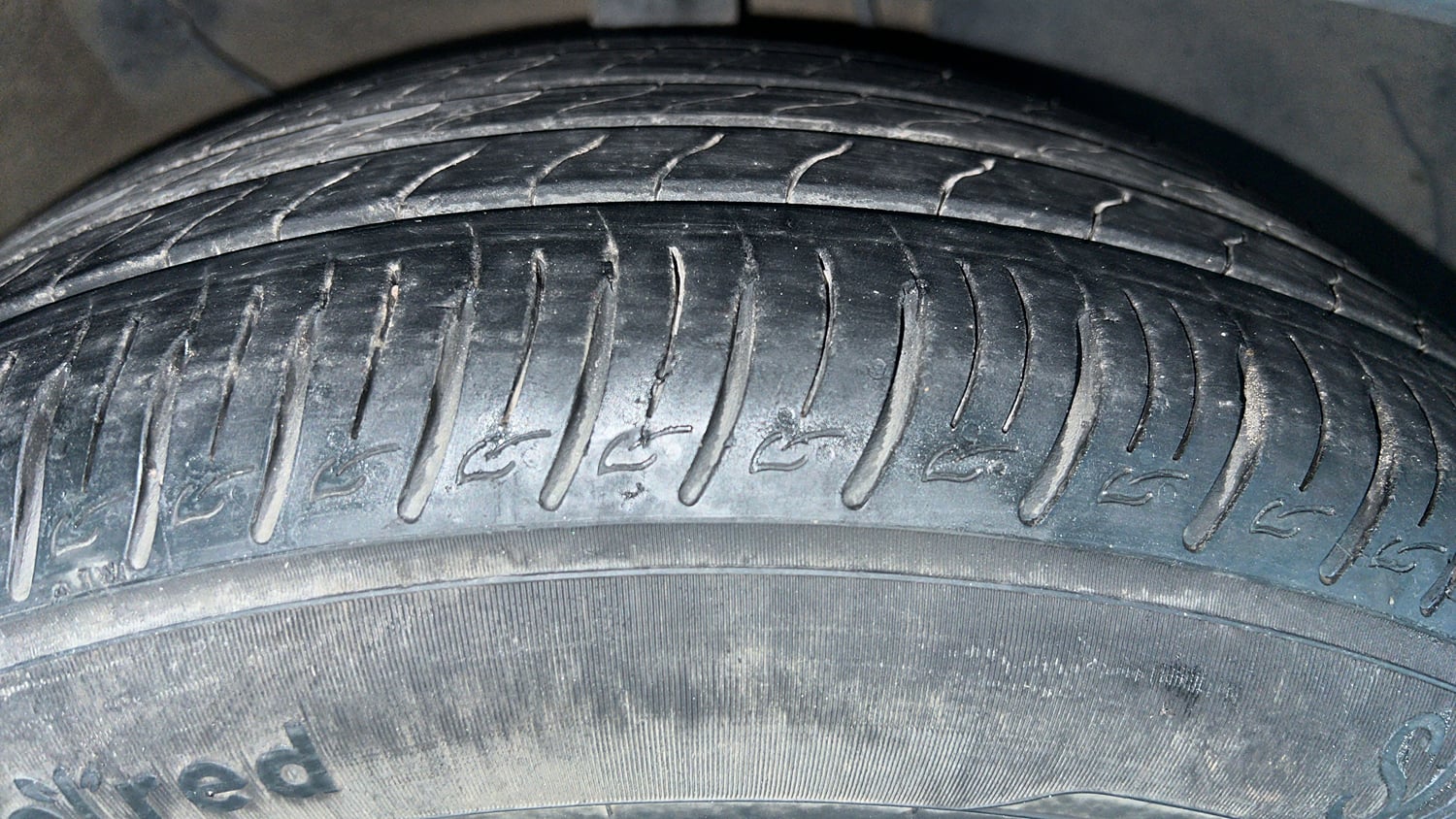 Used 2024 Kia Sonet X Line 1.0 Turbo Petrol DCT Petrol Automatic tyres RIGHT FRONT TYRE TREAD VIEW