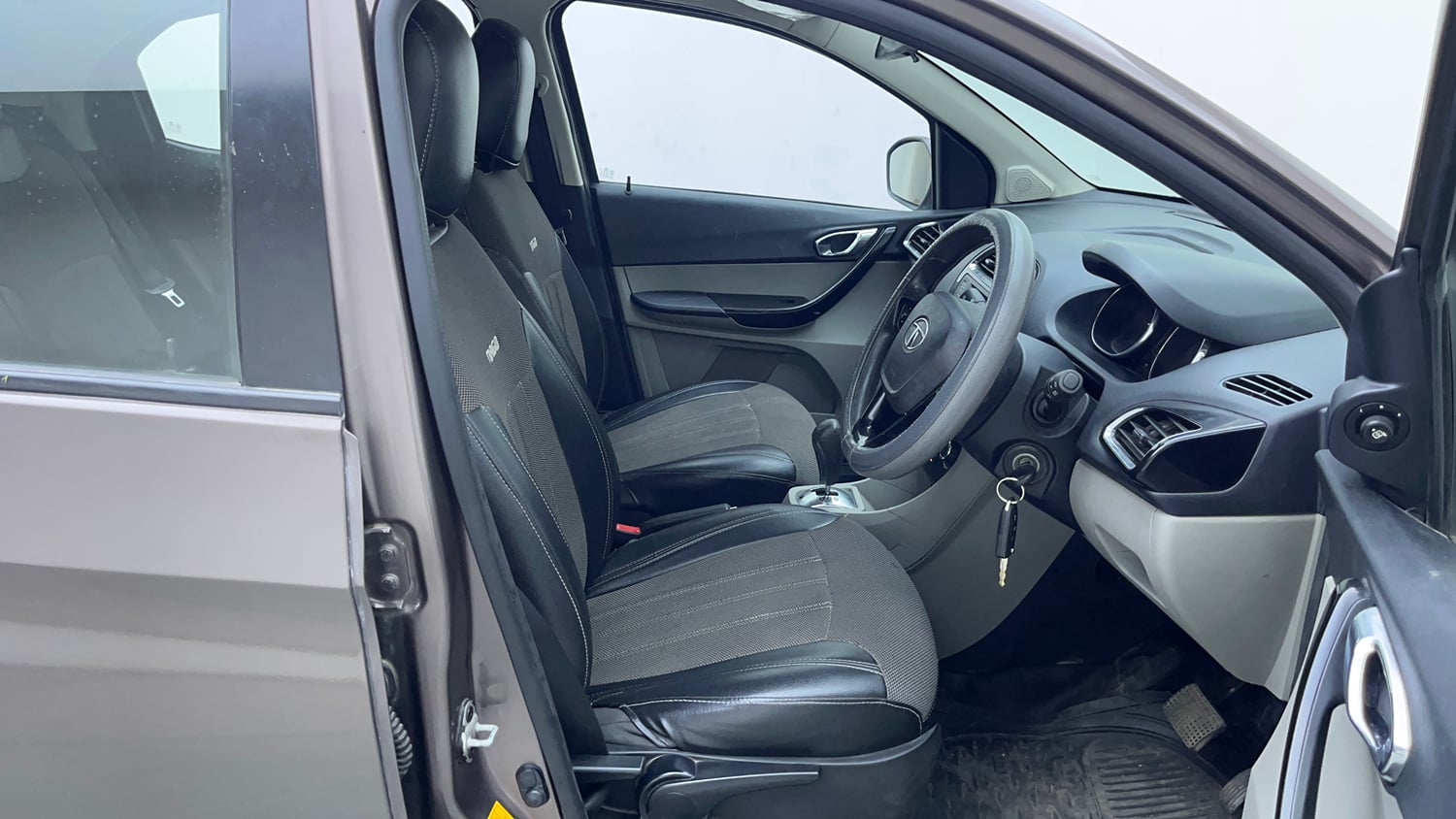 Used 2018 Tata Tiago Revotron XZA Petrol Automatic interior RIGHT SIDE FRONT DOOR CABIN VIEW